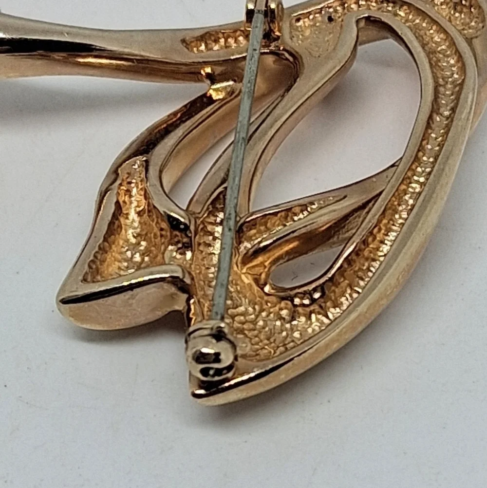 * Vintage Krementz Rose Gold Tone Swan Pin Brooch